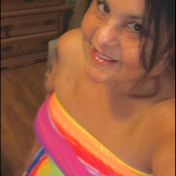 Meet your Posher, Becky - Picture 1 of 2